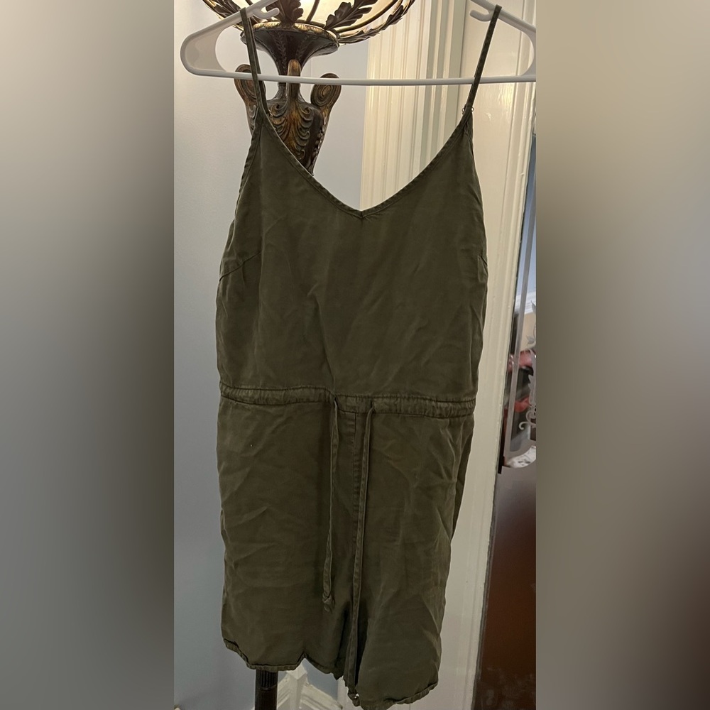 Anna Grace green size small women’s romper